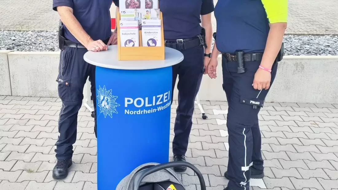 POL-HX: Wissenswertes zu Kindersitzen und korrekter Handhabung / Beratungsaktion der Verkehrssicherheitsberater der Polizei im Kreis Höxter - Bild: presseportal.de