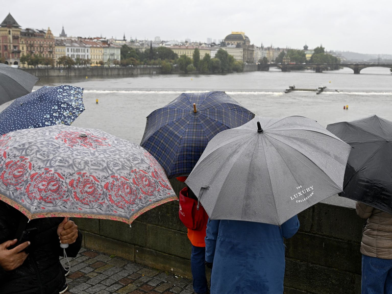 Tschechiens Hauptstadt Prag wappnet sich gegen ein drohendes Hochwasser. - Foto: Kamaryt Michal/CTK/dpa