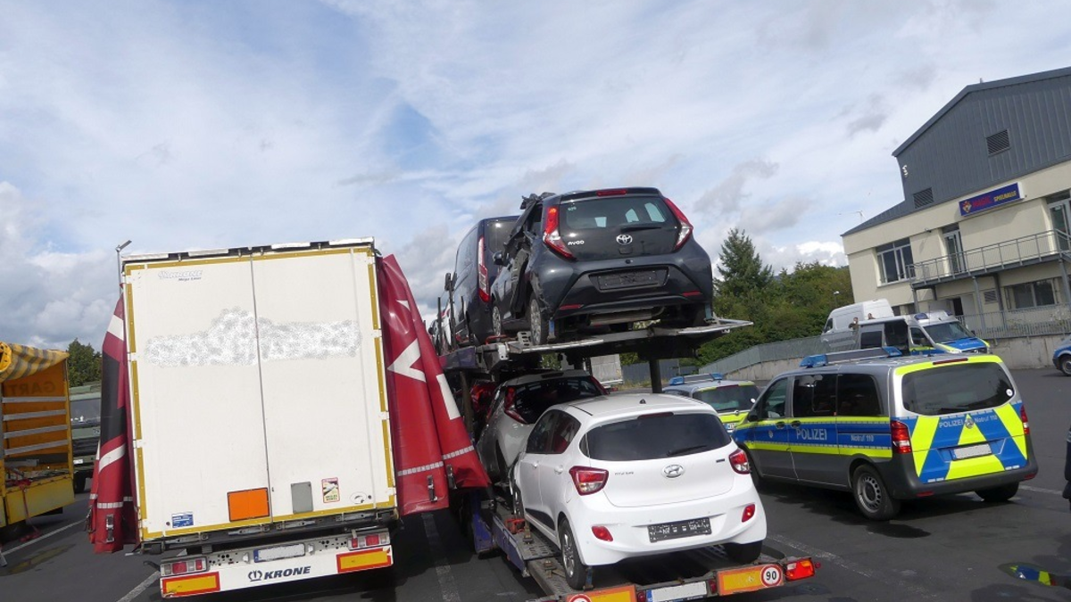 POL-OH: Polizei zieht Bilanz: Gefährliche Verstöße bei Schwerverkehrskontrollen in Kirchheim - Foto: presseportal.de