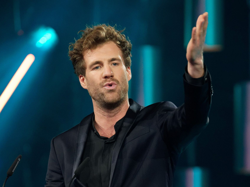 Nach mehreren Show-Absagen wegen seiner verunglimpfenden Aussagen über Behinderte will Comedian Luke Mockridge wieder auf die Bühne (Archiv-Foto). - Foto: Henning Kaiser/dpa