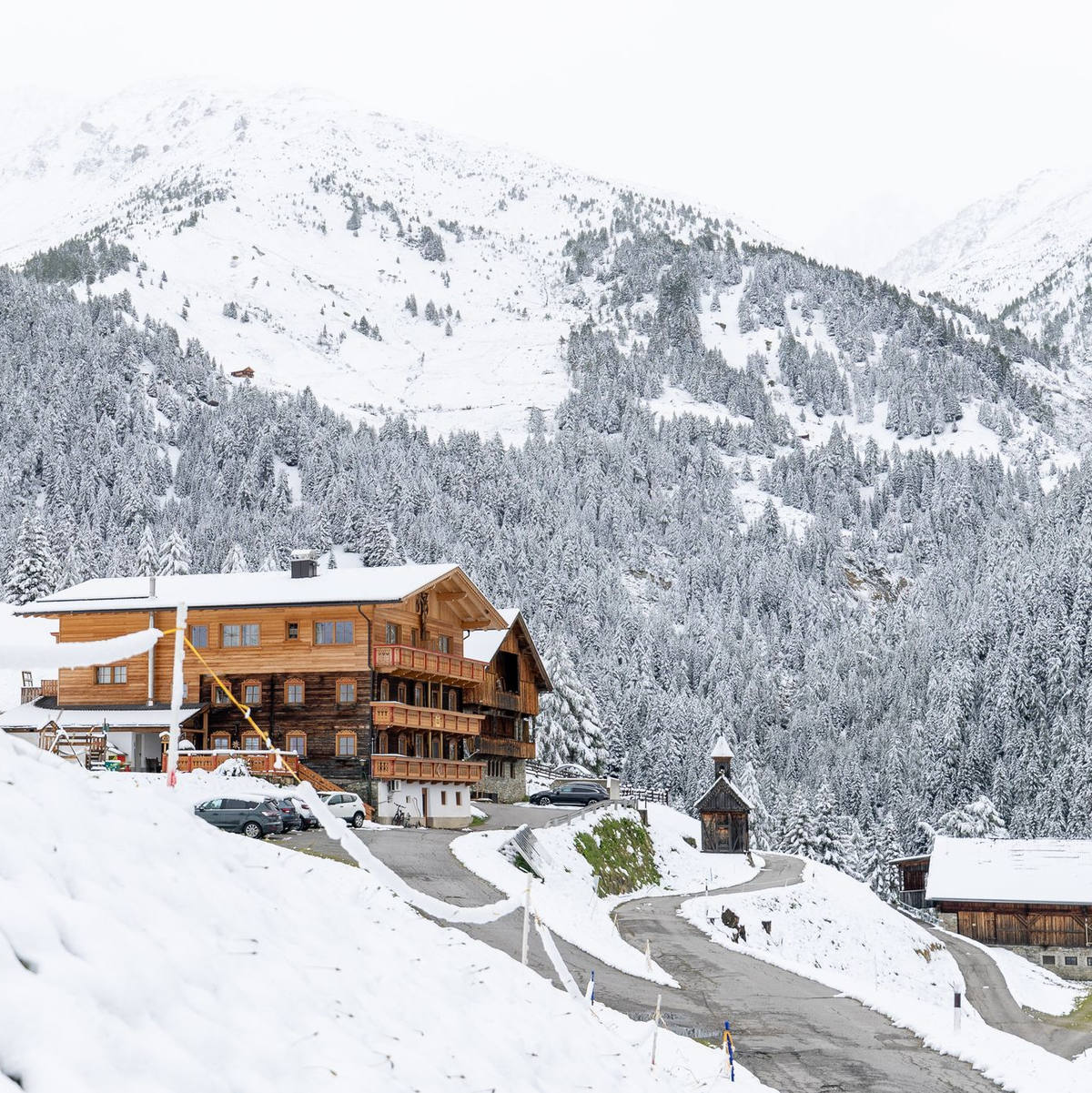 Wintereinbruch in Österreichs Bergen. - Foto: Expa/Johann Groder/APA/dpa