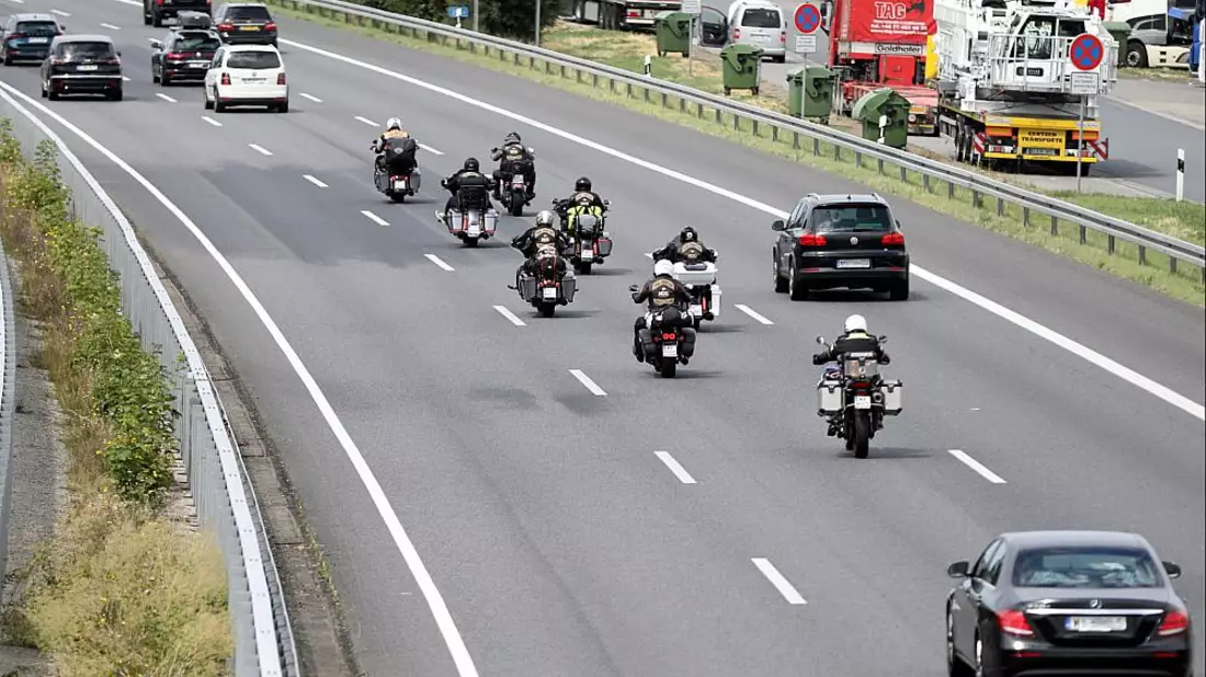 Harley-Fahrer auf der Autobahn (Archiv) - Bild: über dts Nachrichtenagentur