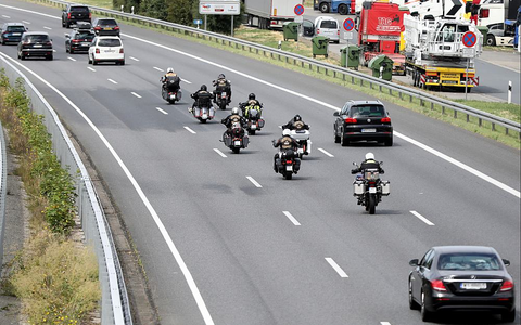 Harley-Fahrer auf der Autobahn (Archiv) - Foto: über dts Nachrichtenagentur
