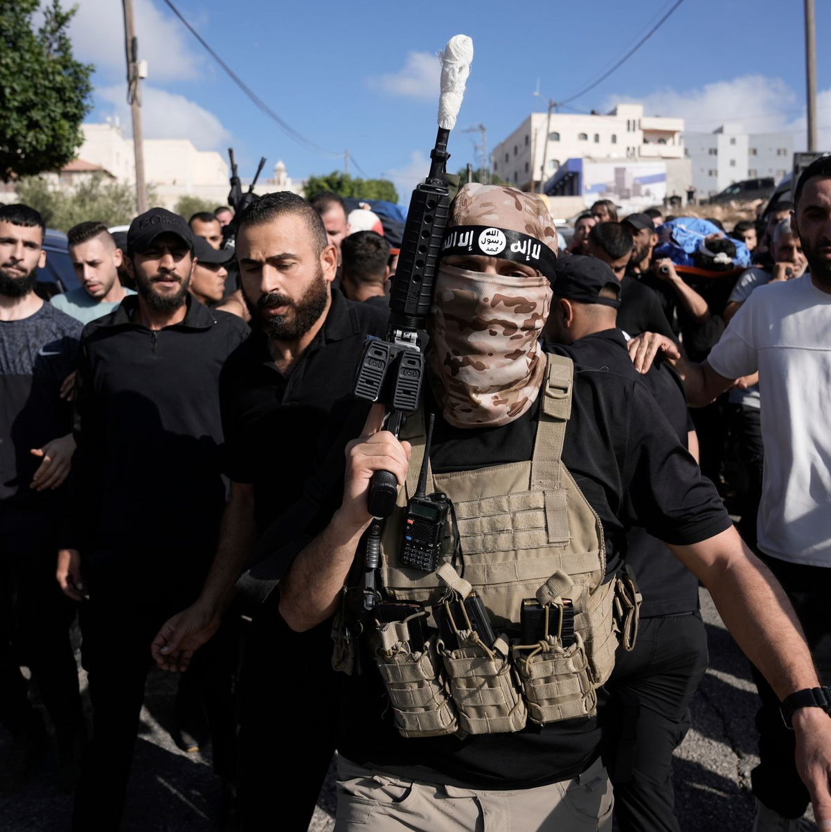 Israels Militär tötete im Westjordanland mehrere Militante - Kameraden nehmen an ihrem Begräbnis teil. (Archivi - Foto: Majdi Mohammed/AP/dpa