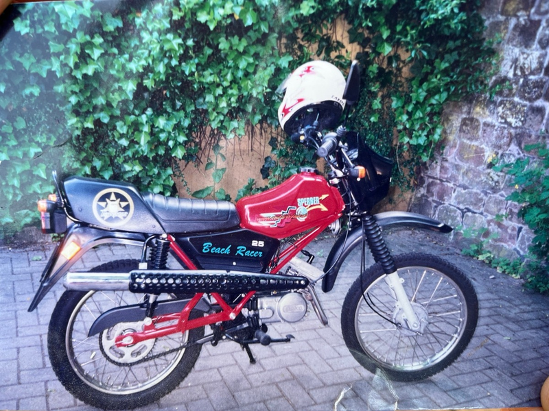 POL-PDKL: Rotes Moped aus Garage entwendet. - Foto: presseportal.de