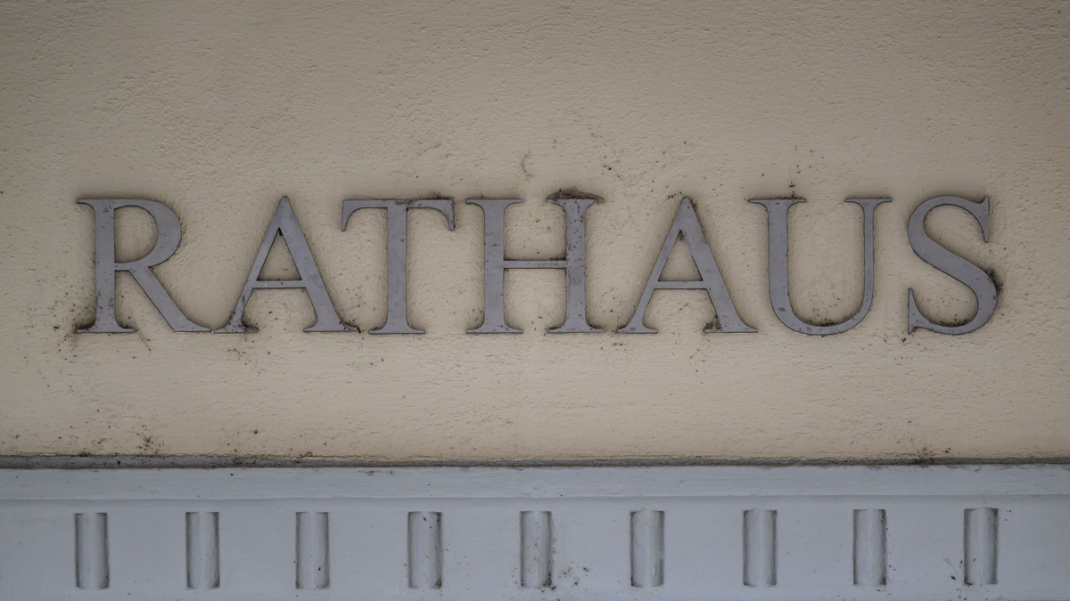 Kommunale Brandmauer zur AfD hält weitgehend. (Symbolbild) - Foto: Robert Michael/dpa