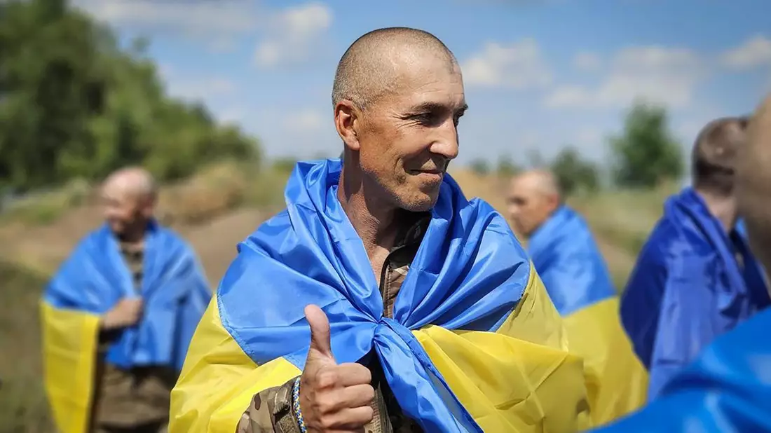 Der Austausch von Gefangenen läuft, auch wenn beide Seiten einander immer wieder Verzögerungen vorwerfen.  - Bild: Uncredited/Ukrainian Presidential Press Office/AP/dpa