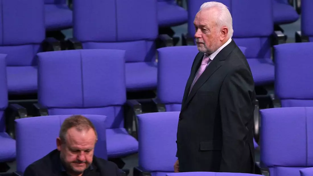 Wolfgang Kubicki läuft am AfD-Abgeordneten Kay-Uwe Ziegler vorbei - Bild: über dts Nachrichtenagentur