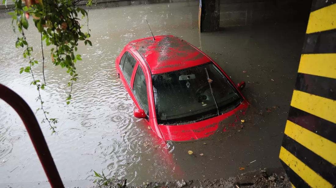 Ganze Dörfer und Städte stehen in Tschechien unter Wasser.  - Bild: Sznapka Petr/CTK/dpa