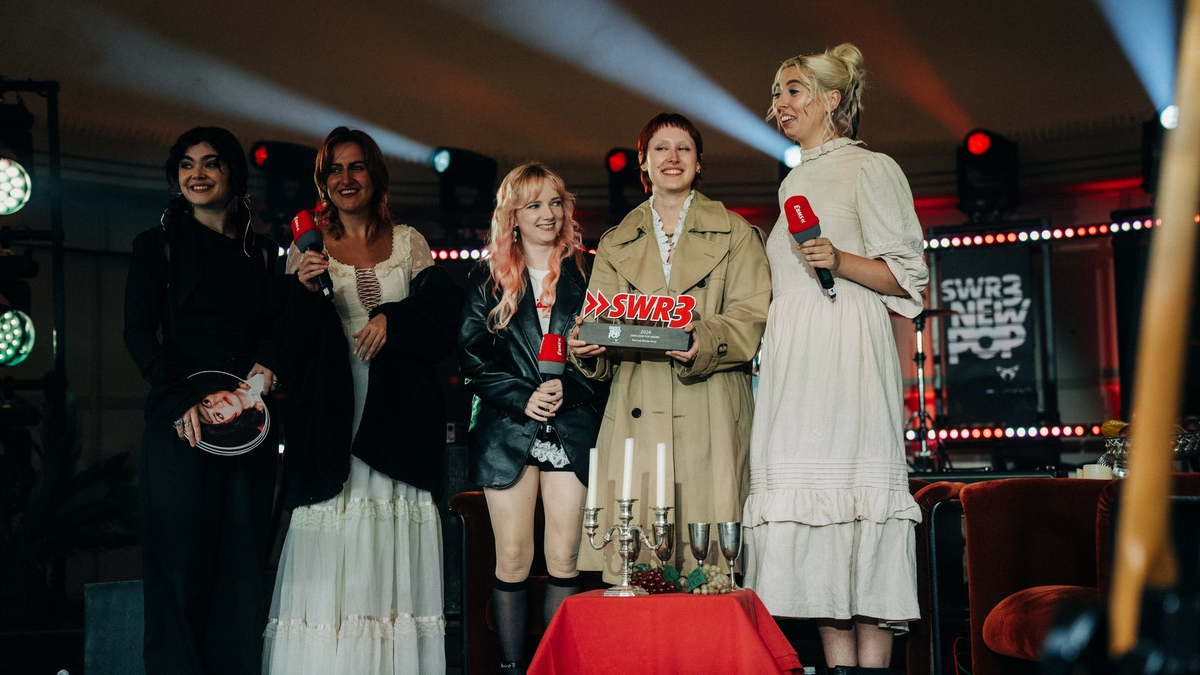 The Last Dinner Party erhalten 