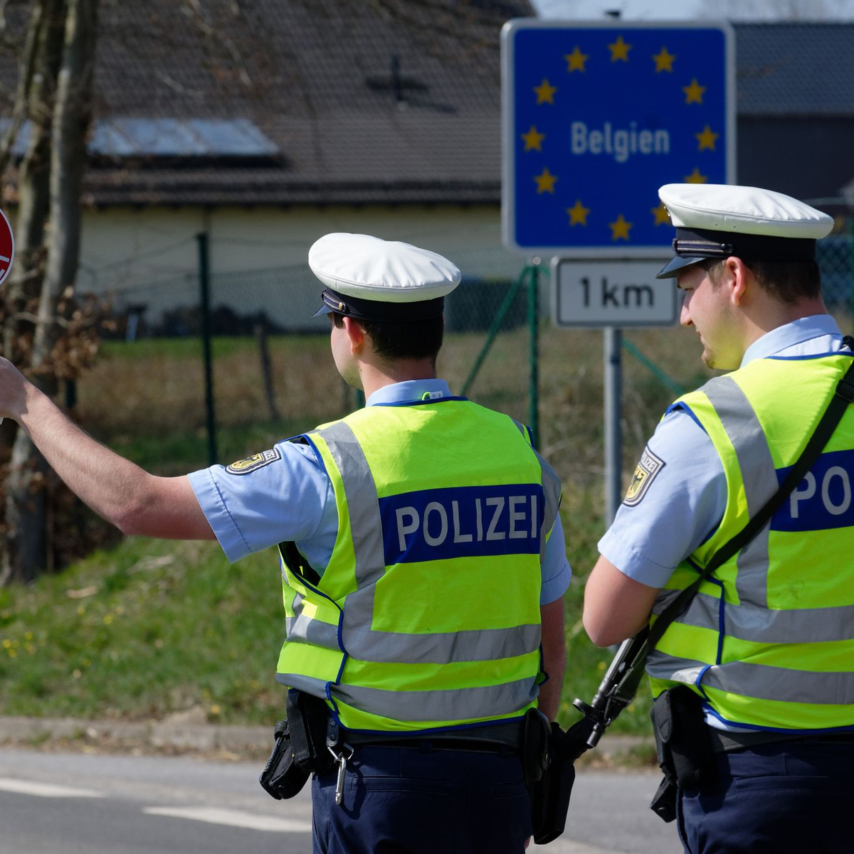 An einem Teil der deutschen Grenzen gibt es schon länger Kontrollen, nun soll an allen Landgrenzen kontrolliert werden - also etwa auch an der Grenze zu Belgien. (Archivbild) - Foto: Henning Kaiser/dpa