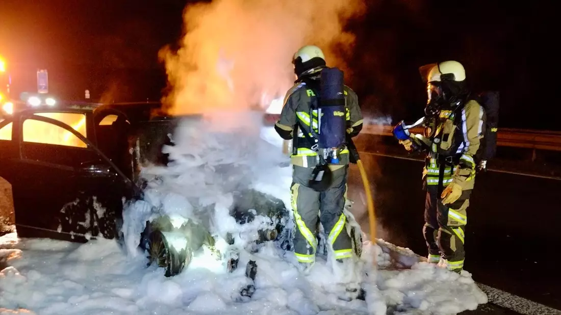 FW Hünxe: Pkw in Vollbrand - Bild: presseportal.de