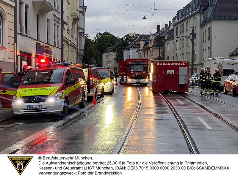 FW-M: Kran stürzt auf Wohnhäuser (Bogenhausen) - Foto: presseportal.de