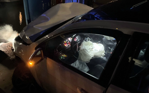 POL-D: Düsseldorf-Hafen - Flucht vor Polizeikontrolle endet im Verkehrsunfall - Zwei Männer schwer verletzt - Verdacht des Drogen- und Alkoholkonsums beim Fahrer - Foto: presseportal.de