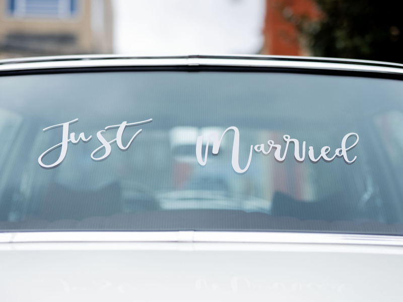 Ein Unfall im Brautauto - Glück im Unglück hatte ein frisch vermähltes Paar in Oberbayern. (Symbolbild) - Foto: Rolf Vennenbernd/dpa