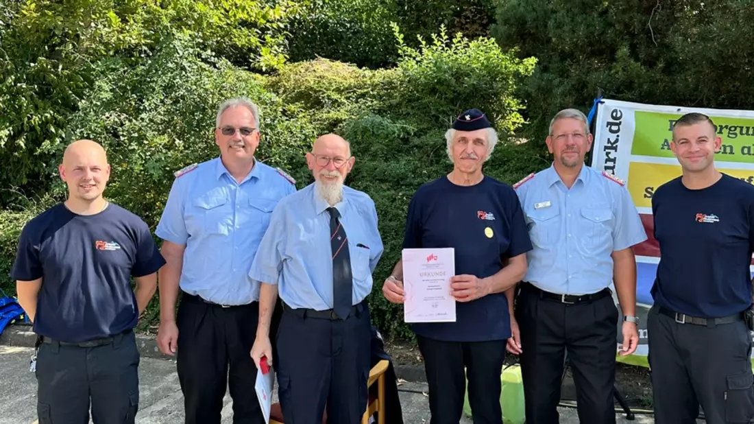 FW Helmstedt: Jubiläum 60 Jahre Jugendfeuerwehr und Ehrung Gründungsmitglieder - Bild: presseportal.de