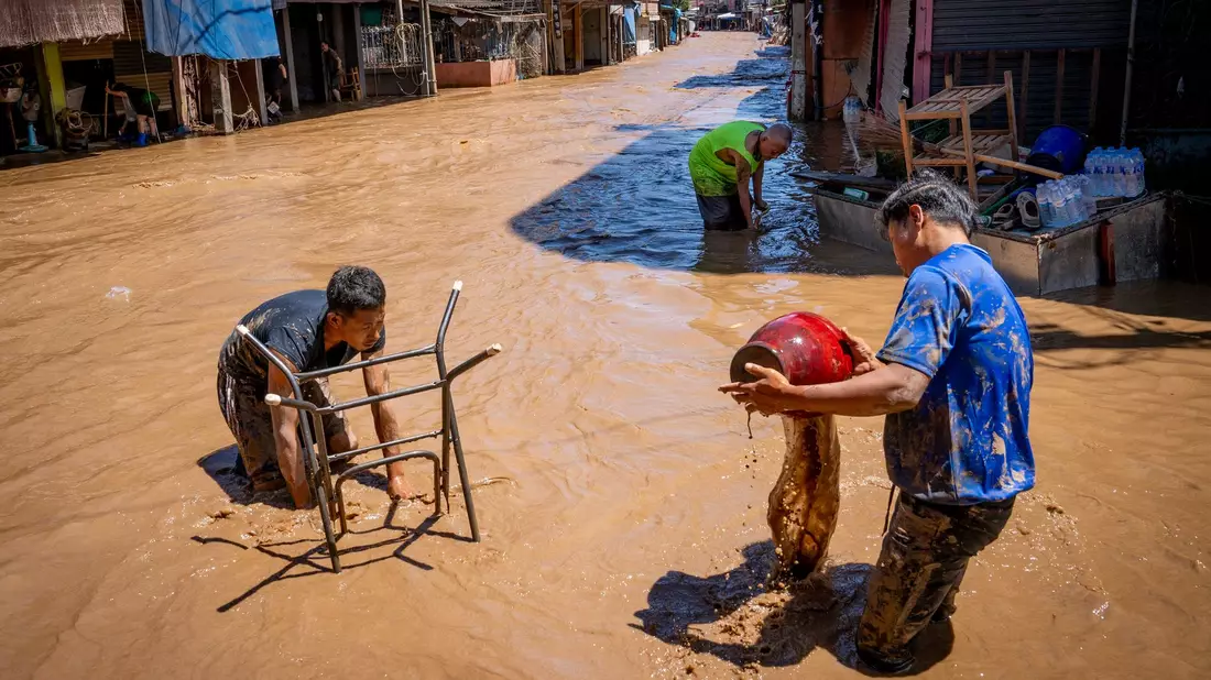 In Nordthailand gibt es schwere Überschwemmungen. - Bild: Adryel Talamantes/ZUMA Press Wire/dpa