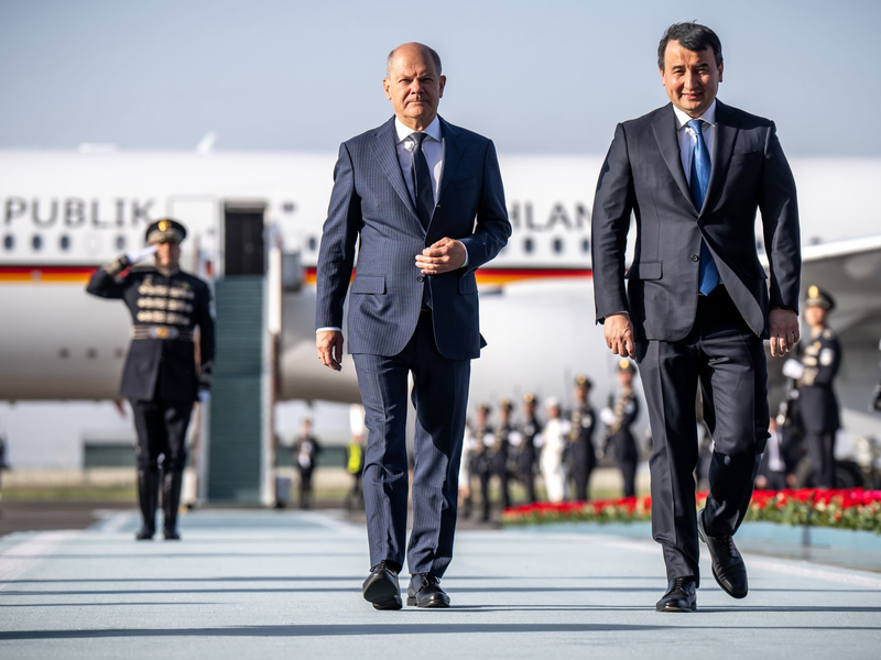 Es ist die erste Reise des Bundeskanzlers nach Zentralasien. - Foto: Michael Kappeler/dpa