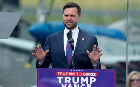 J.D. Vance ist Trumps Vizekandidat bei der PrÀsidentenwahl am 5. November. (Archivbild) - Foto: Chuck Burton/AP/dpa J.D. Vance ist Trumps Vizekandidat bei der PrÀsidentenwahl am 5. November. (Archivbild) - Foto: Chuck Burton/AP/dpa