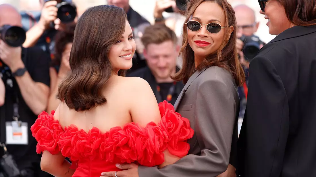 Auf Platz zwei: Der Film «Emilia Perez» mit Selena Gomez und Zoe Saldana. - Bild: Roger Harvey/ZUMA Press Wire/dpa