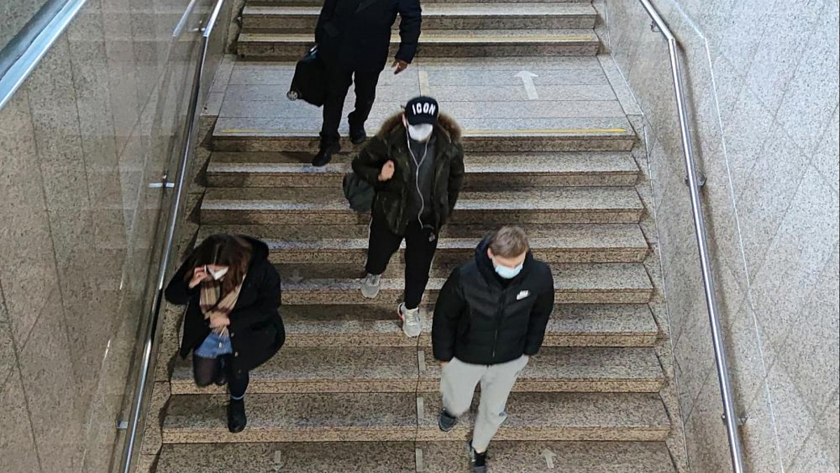 Menschen mit Maske (Archiv) - Foto: über dts Nachrichtenagentur