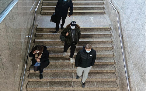 Menschen mit Maske (Archiv) - Foto: über dts Nachrichtenagentur