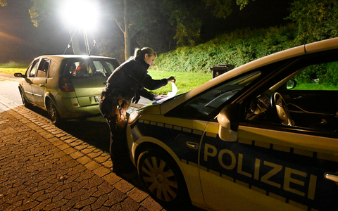 Der Pendler- und Reiseverkehr soll durch die Kontrollen nicht gestört werden.  - Foto: Roberto Pfeil/dpa