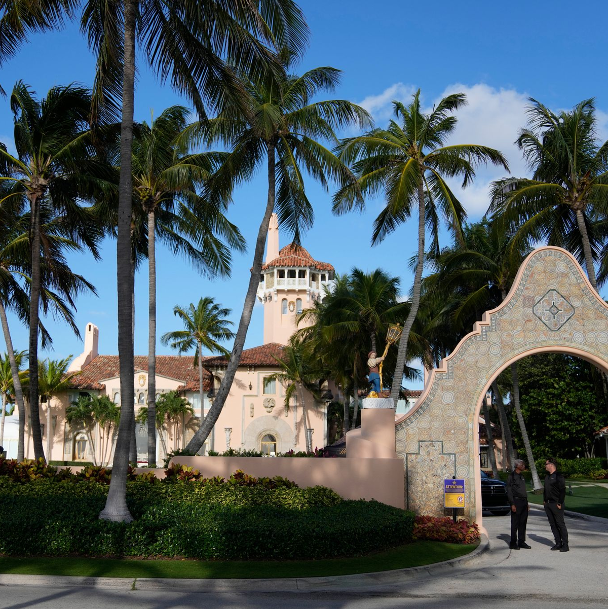 Trump ist nach dem mutmaßlich versuchtem Anschlag in sein Anwesen Mar-a-Lago zurückgekehrt. (Archivbild) - Foto: Rebecca Blackwell/AP