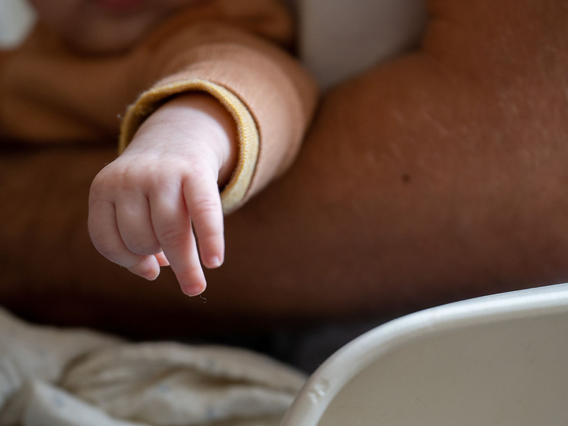 Die Familienstartzeit würde vor allem Männern zugute kommen. - Foto: Sebastian Gollnow/dpa