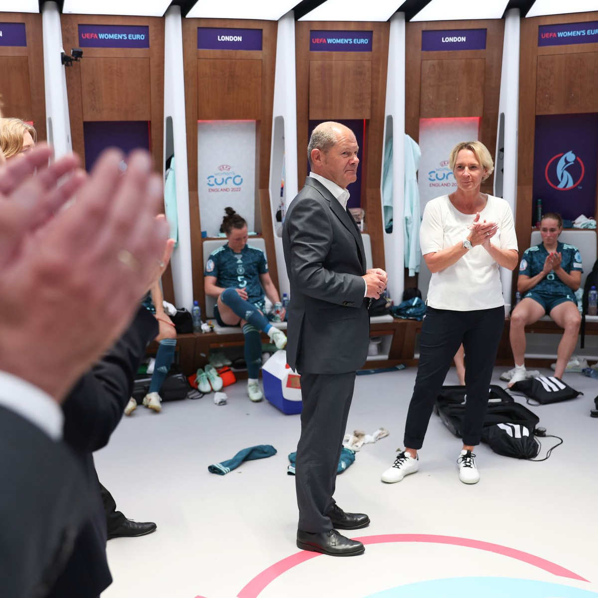 Bei der EM 2022 war Voss-Tecklenburg auf dem Höhepunkt ihrer Karriere als Bundestrainerin. - Foto: Maja Hitij/Getty Images/DFB/dpa