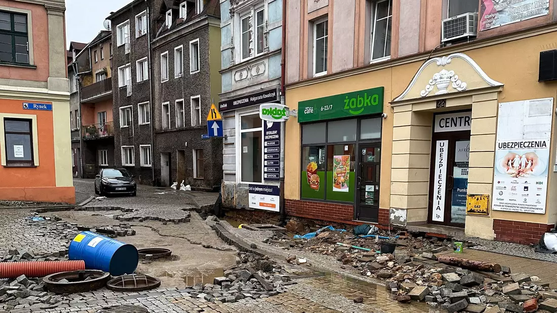 Überschwemmte Gebiete in Polen. Dort rüstet sich nun die Region um Breslau auf das Hochwasser in der Oder. (Foto Aktuell) - Bild: Michal Meissner/PAP/dpa