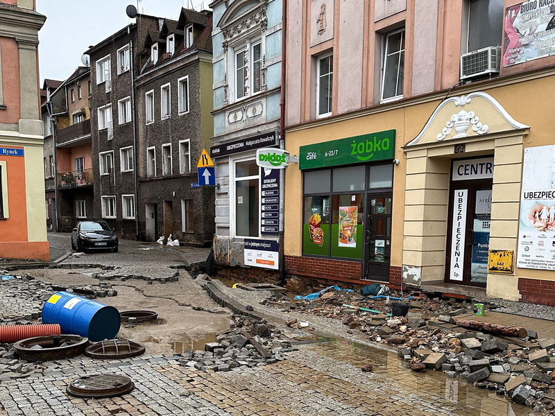 Überschwemmte Gebiete in Polen. Dort rüstet sich nun die Region um Breslau auf das Hochwasser in der Oder. (Foto Aktuell) - Foto: Michal Meissner/PAP/dpa