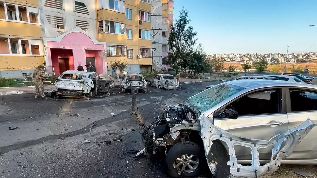 Durch ukrainischen Beschuss wurden in der grenznah gelegenen russischen Stadt Belgorod mehrere Menschen verletzt. - Bild: Uncredited/Belgorod region governor Vyaches/AP