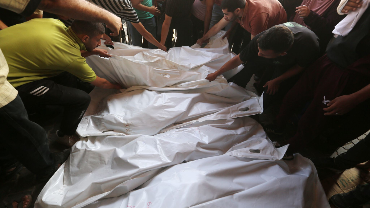 Trauernde Angehörige im Gazastreifen (Archivbild) - Foto: Omar Ashtawy/APA Images/ZUMA Press Wire/dpa