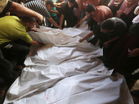 Trauernde Angehörige im Gazastreifen (Archivbild) - Foto: Omar Ashtawy/APA Images/ZUMA Press Wire/dpa