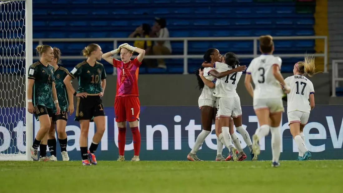 Cora Zicai (Mitte) traf für Deutschland zum 1:0. - Bild: Fernando Vergara/AP/dpa