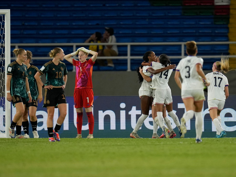 Cora Zicai (Mitte) traf für Deutschland zum 1:0. - Foto: Fernando Vergara/AP/dpa