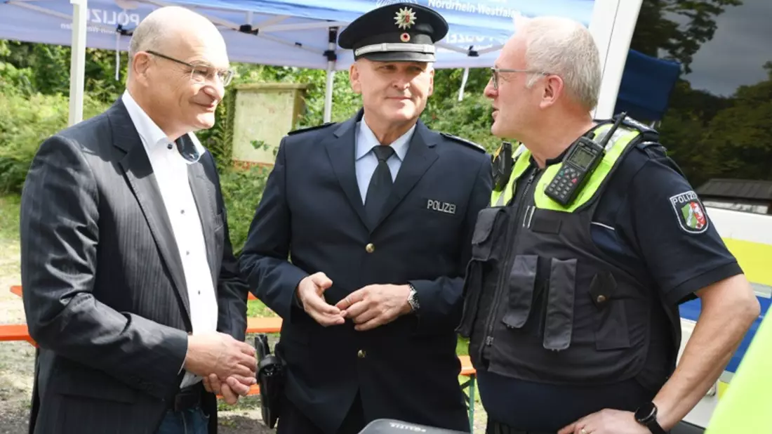 POL-ST: Lienen, Bilanz: Motorradkontrollen an der Holperdorper Straße - Bild: presseportal.de