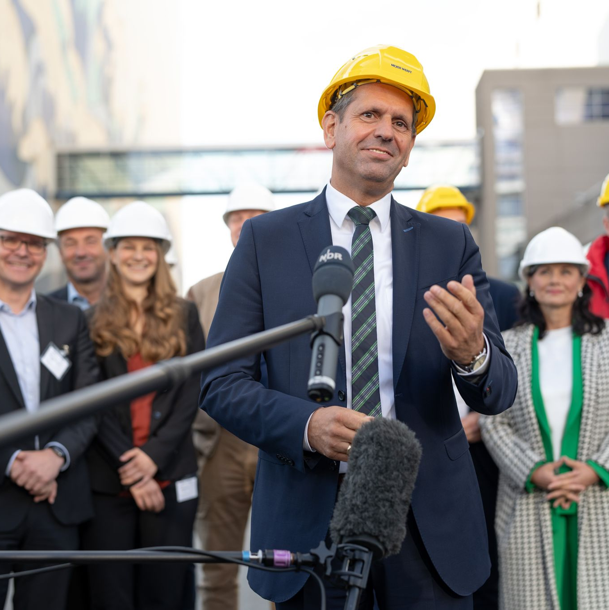 Rund 7.000 Menschen arbeiten für die Meyer Gruppe. - Foto: Izabella Mittwollen/dpa