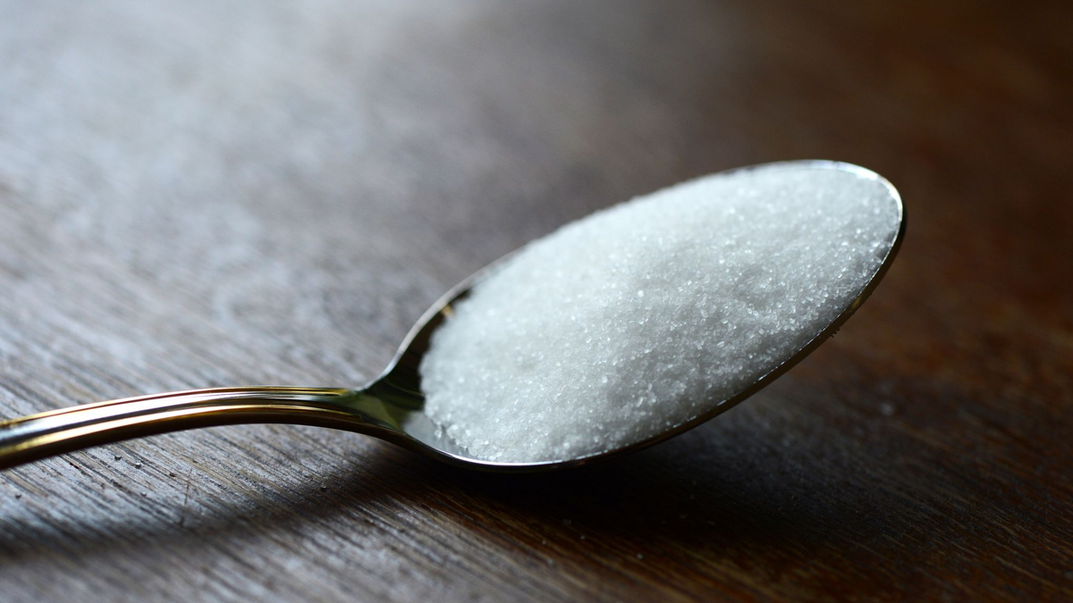 Zucker wird für Verbraucher wieder günstiger. - Foto: Jens Kalaene/dpa-Zentralbild/dpa