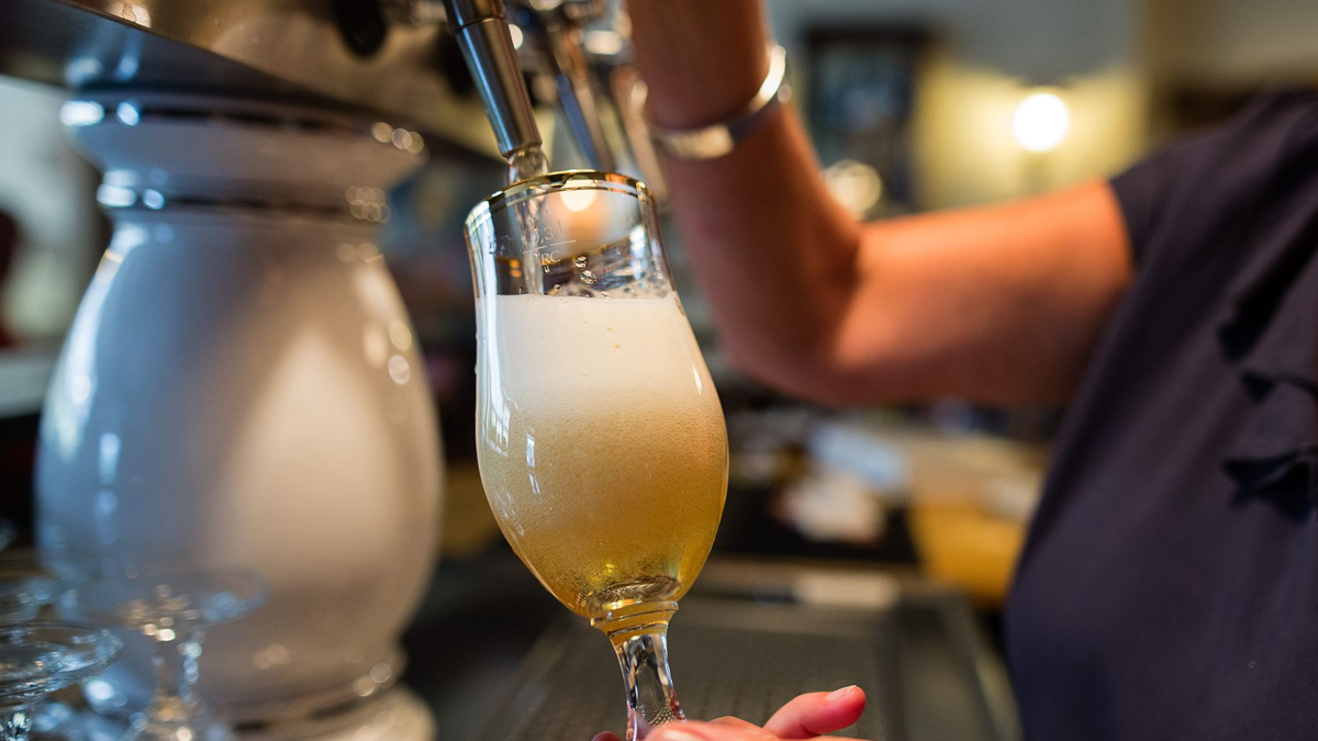 Zehn Brauerverbände in Europa wollen für mehr Vielfalt zusammenarbeiten. (Archivbild) - Foto: Sebastian Gollnow/dpa