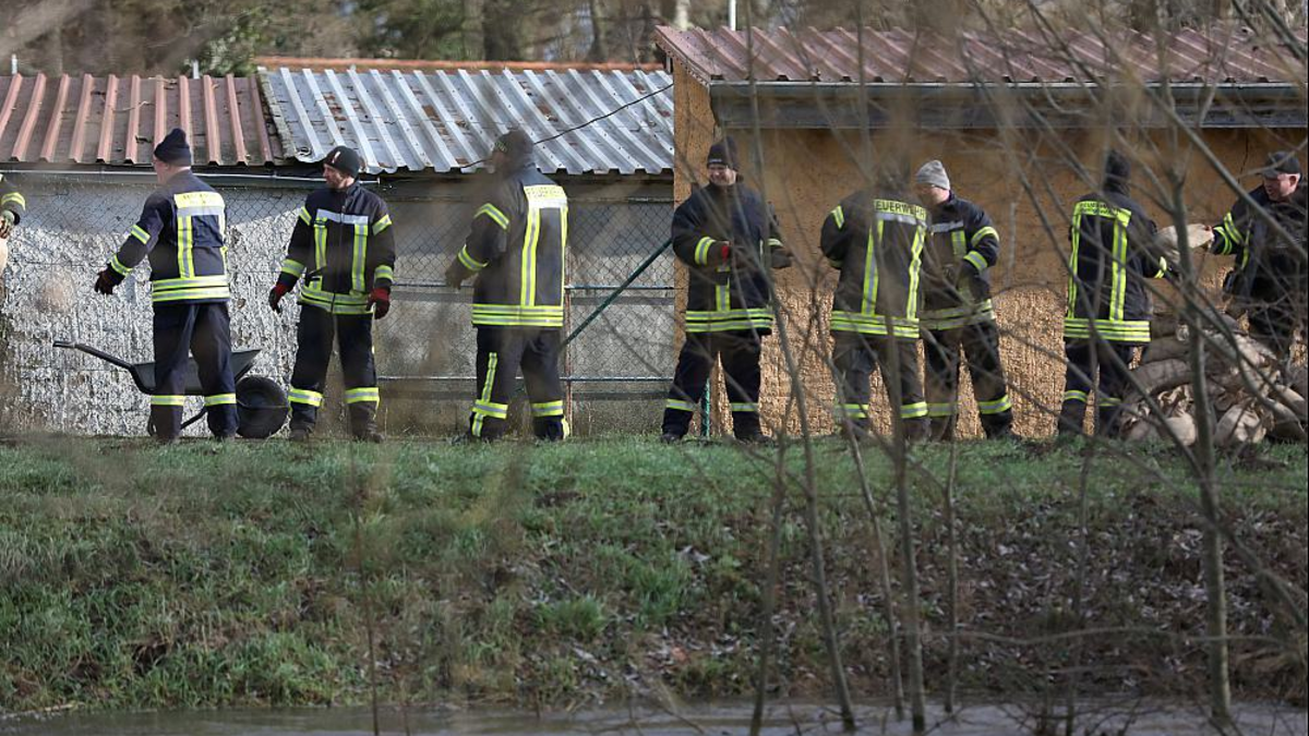 Feuerwehr bei einer Hochwasserlage (Archiv) - Foto: über dts Nachrichtenagentur