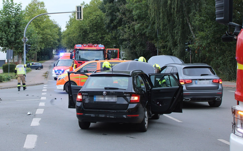 POL-MI: Sechs Personen bei Kreuzungsunfall leicht verletzt - Foto: presseportal.de