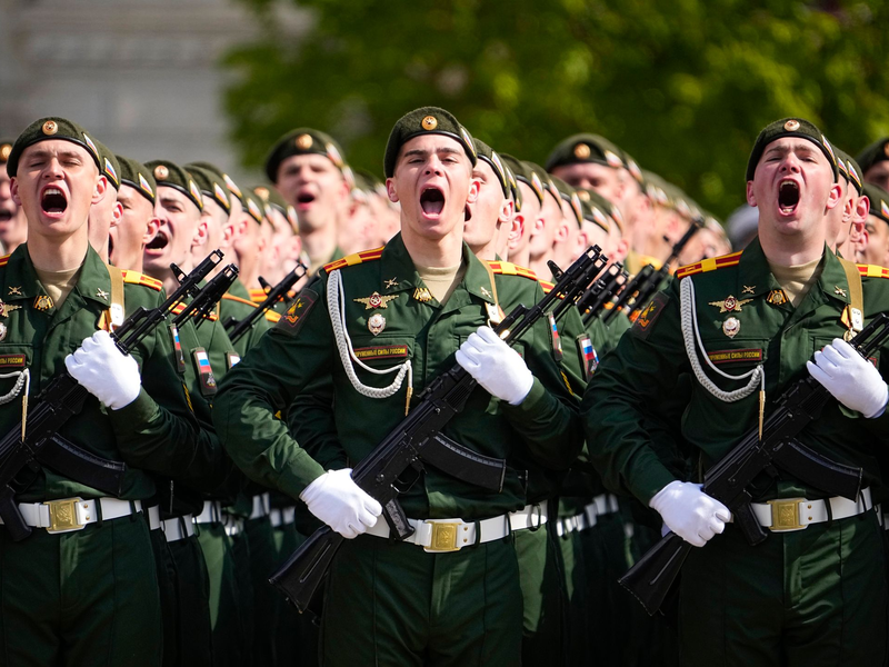 Russland will die Zahl seiner Soldaten noch einmal deutlich erhöhen. (Archivbild) - Foto: Alexander Zemlianichenko/AP/dpa