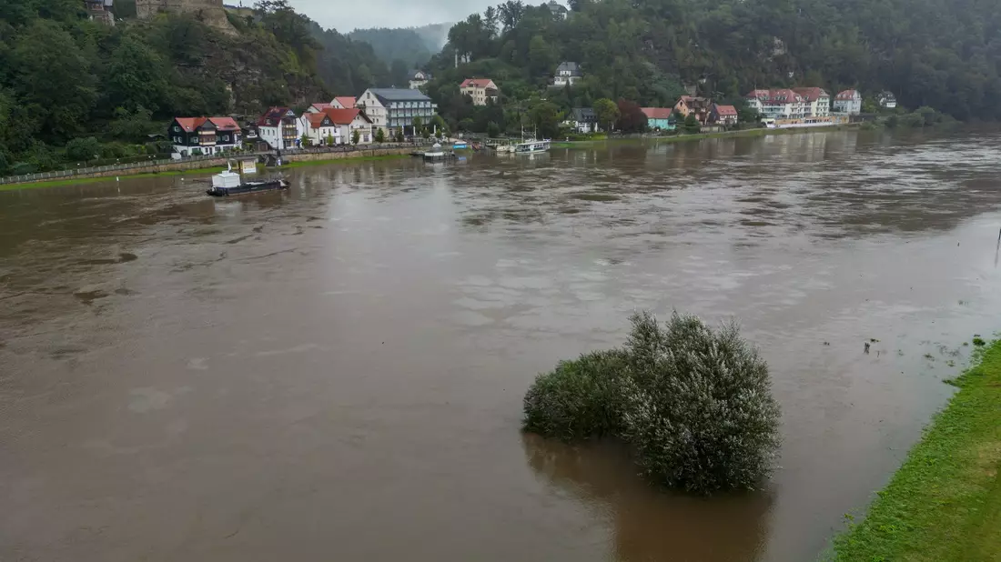 Die Elbe führt in Sachsen bereits Hochwasser. - Bild: Jan Woitas/dpa