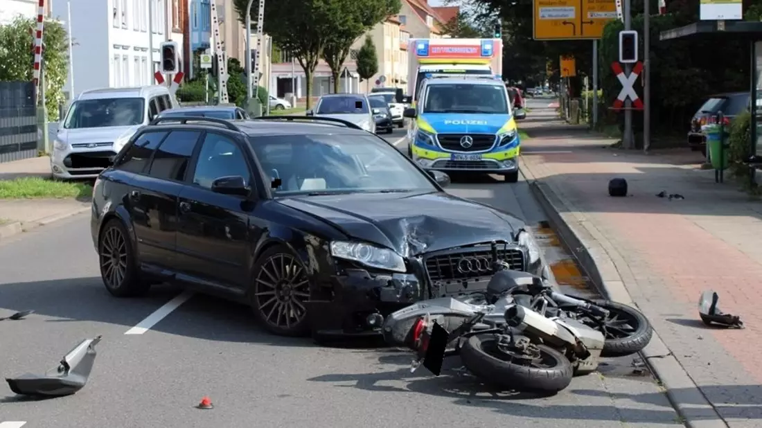 POL-MI: Autofahrer kollidiert mit Krad - Bild: presseportal.de