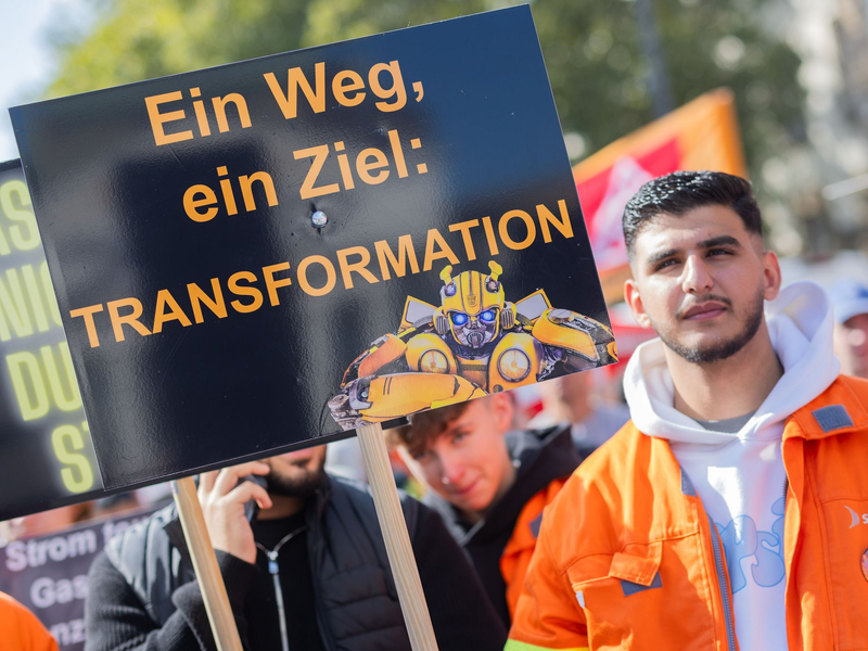 Die Bundesregierung sollte mit weiteren Maßnahmen die Stahlindustrie unterstützen, finden die Bundesländer und die IG Metall. - Foto: Rolf Vennenbernd/dpa