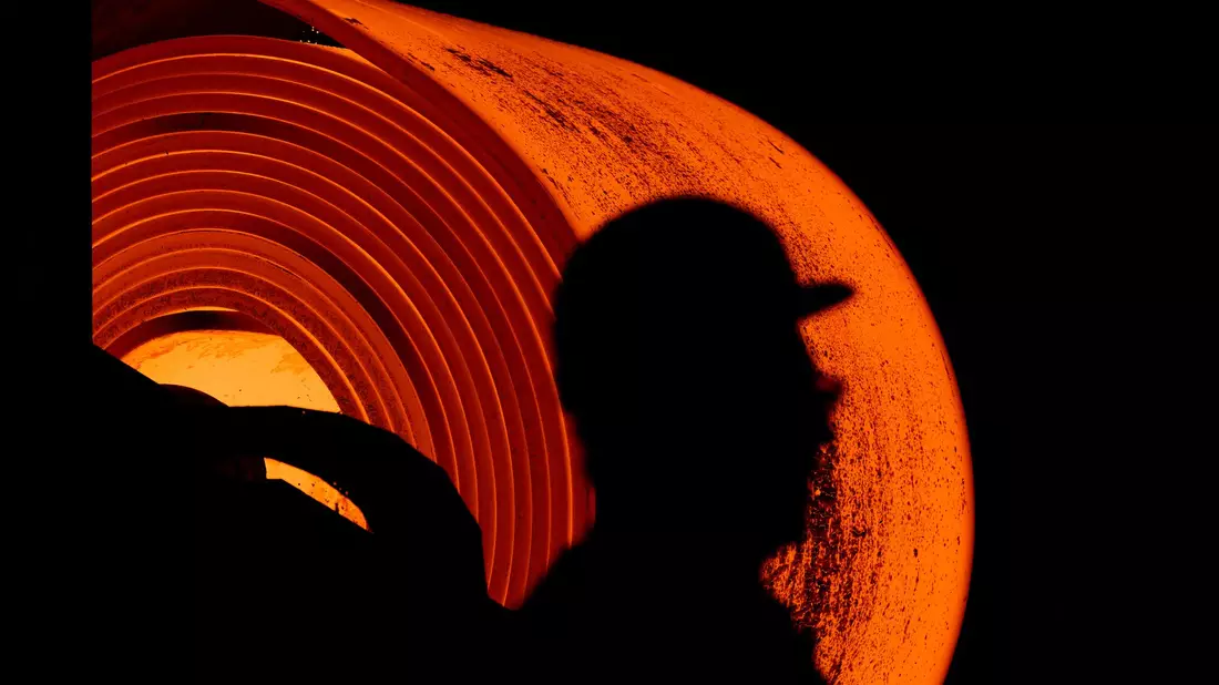 Die Stahlindustrie steht nach Darstellung des Branchenverbandes unter erheblichem Druck. (Archivbild) - Bild: Rolf Vennenbernd/dpa