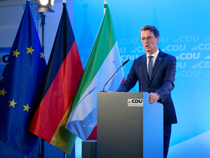 NRW-Ministerpräsident Hendrik Wüst (CDU) unterstützt Friedrich Merz als Kanzlerkandidaten der Union.  - Foto: Henning Kaiser/dpa