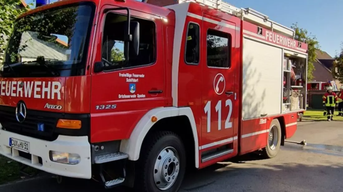 FFW Schiffdorf: Schneller Einsatz der Feuerwehr kann Großbrand verhindern - Bild: presseportal.de